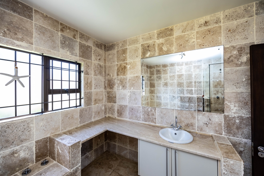 4 Bedroom Property for Sale in Beacon Bay Eastern Cape